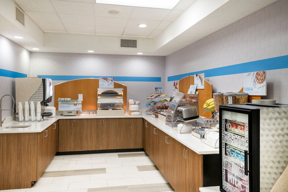 Holiday Inn Express Hillsville 43/47