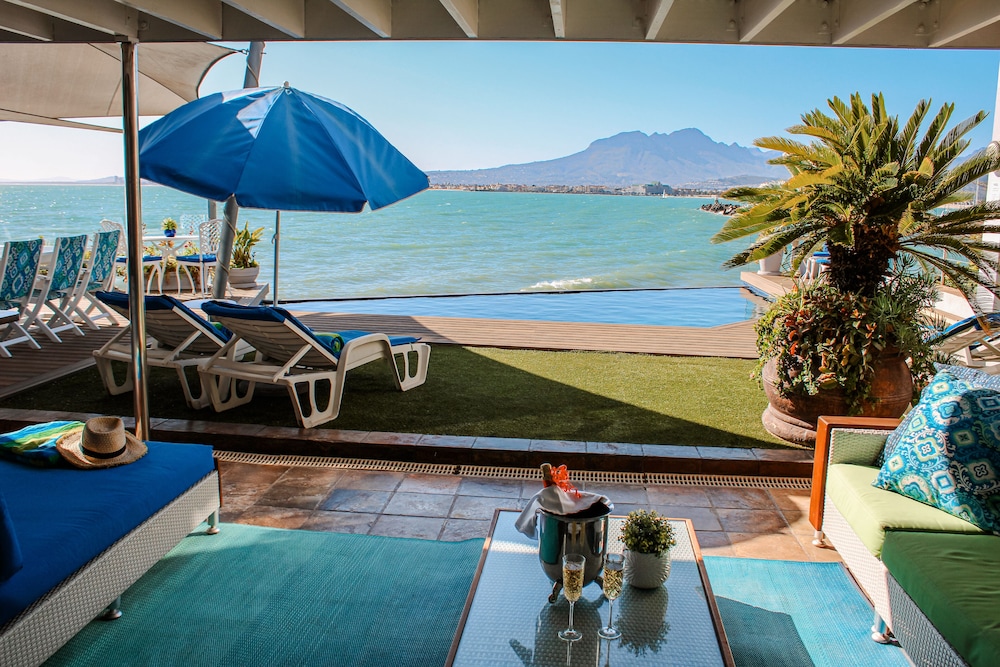 185 On Beach Boutique Suites And Apartments 21/44