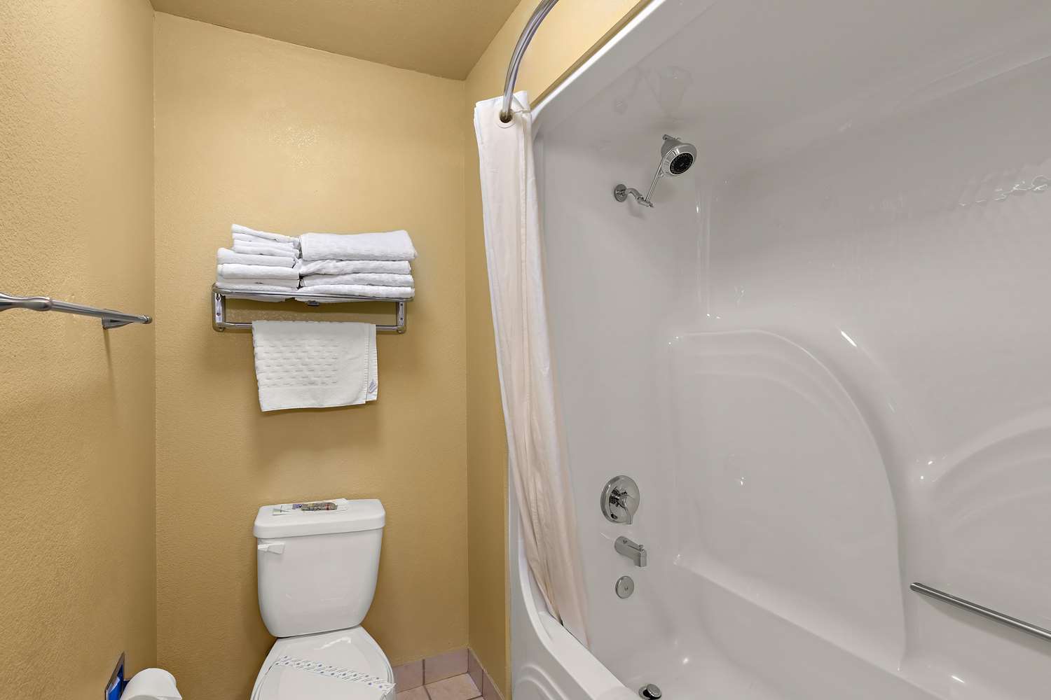 Room, King Bed, Best Western Willits Inn 5/5