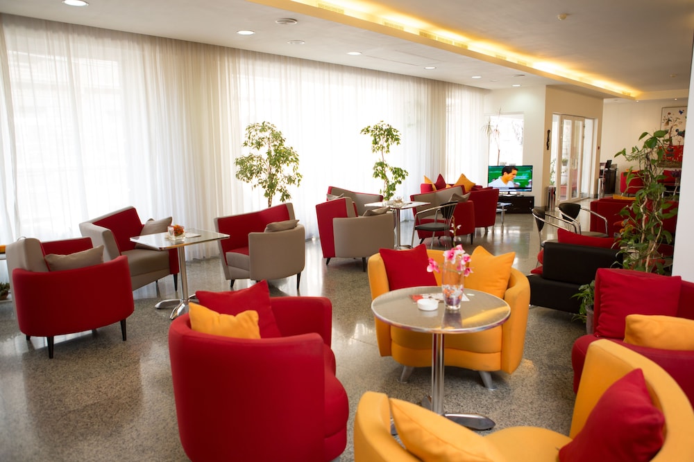EUROPE HOTEL 37/55