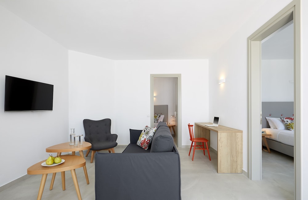 APERANTO SUITES 52/70