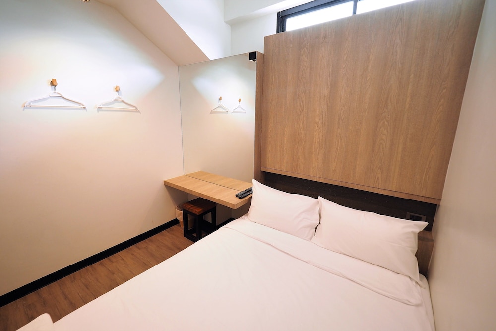 T Hostel at Victory Monument 15/46