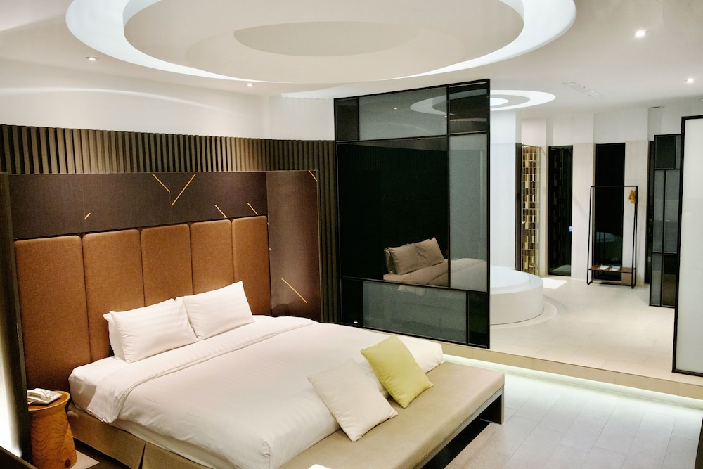 SUPERIOR, DOUBLE BED