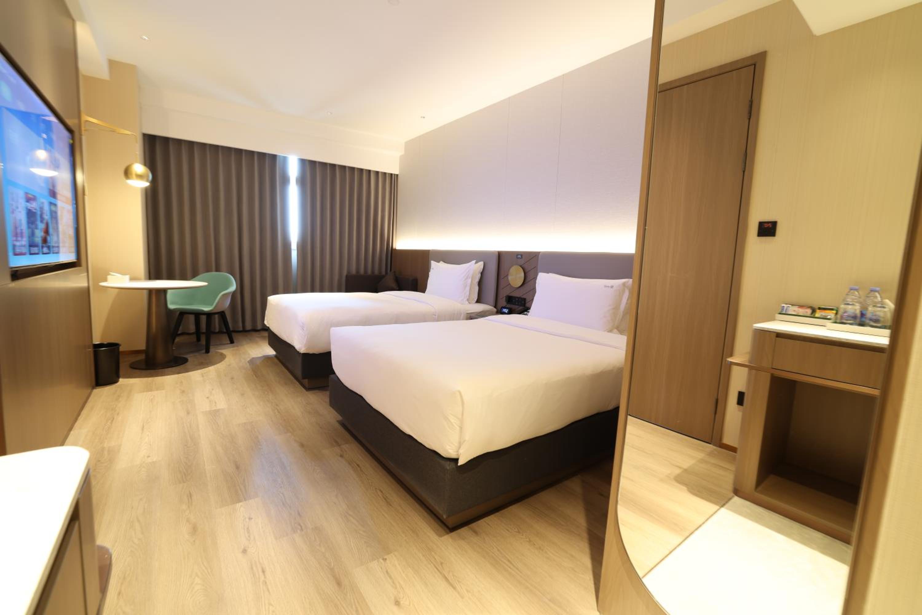 Standard, Single Bed, Holiday Inn Shanghai Jing'an by IHG 4/10