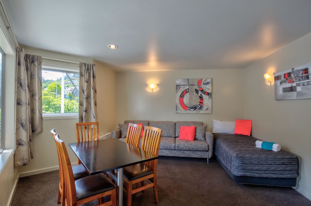 Caples Court 22/50