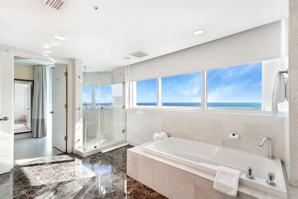 Beach House Fort Lauderdale, a Hilton Resort 10/77