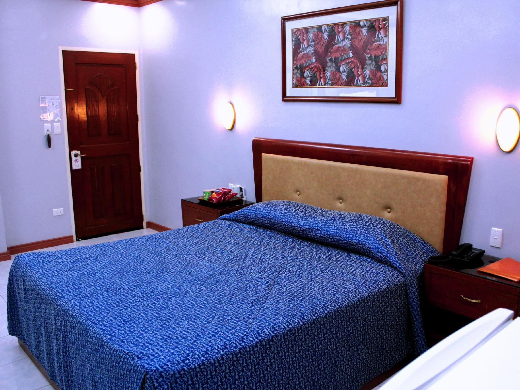Room, King Bed, Pool Side