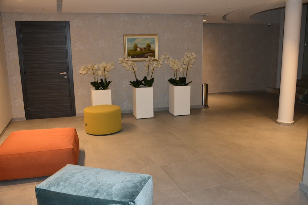 MONTEVERDE HOTEL 45/64
