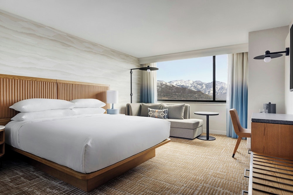 Room, King Bed, Valley View