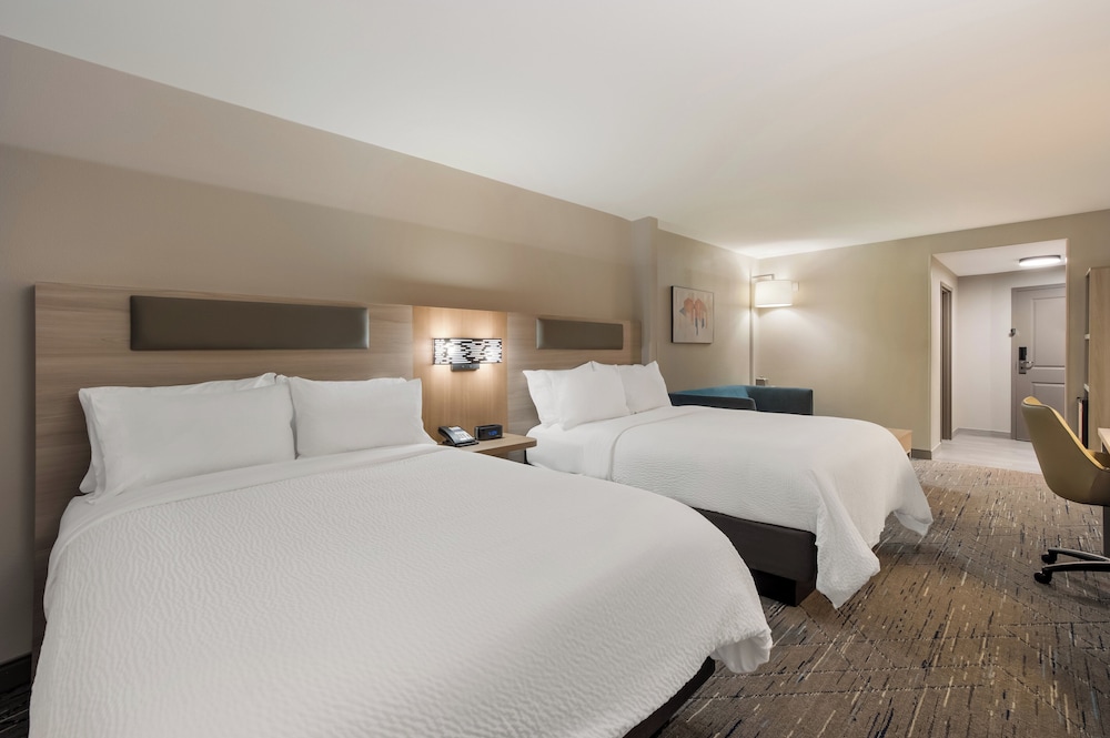 Suite, 2 Queen Beds, Extra Floor Space