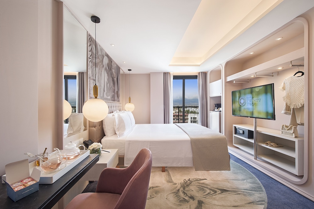 Gate Twenty Two Boutique Hotel 12/35