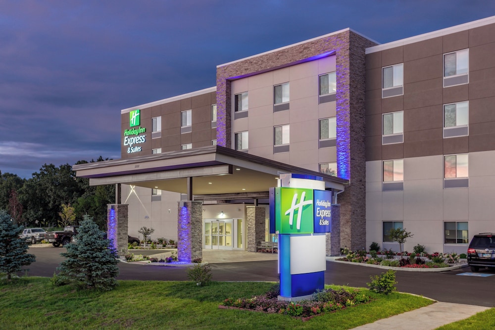 Holiday Inn Express & Suites Elkhart North 1/38