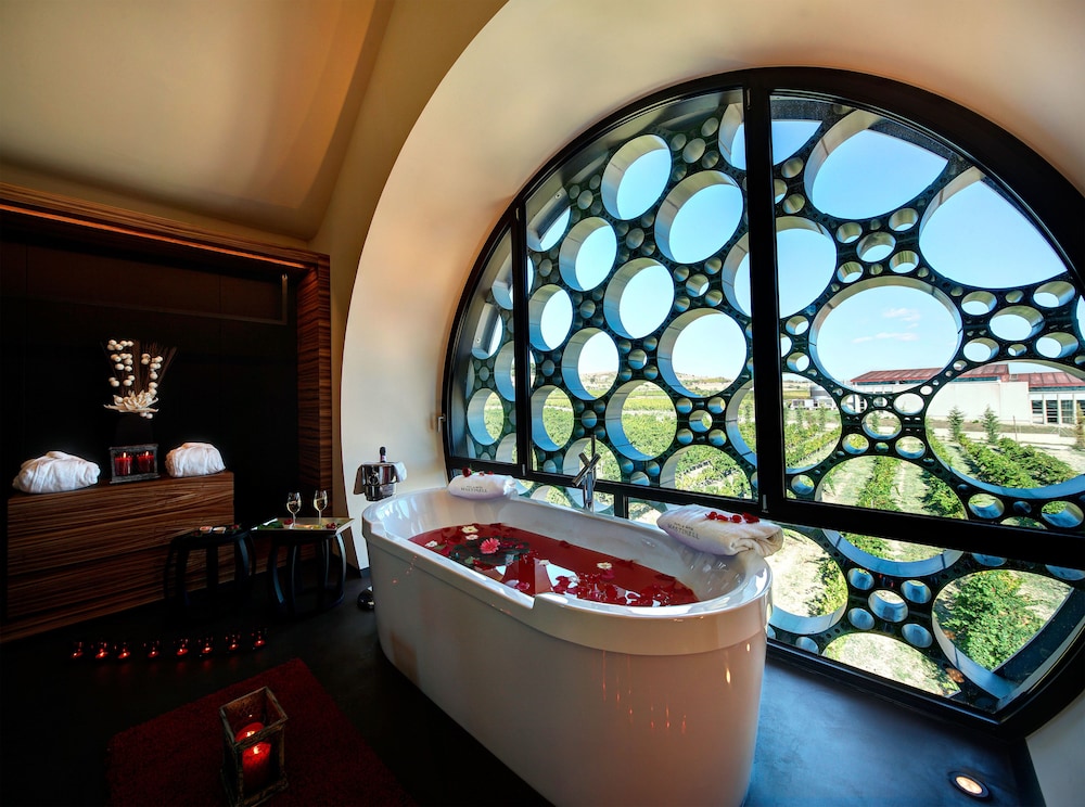 Cava Hotel Mastinell 33/68