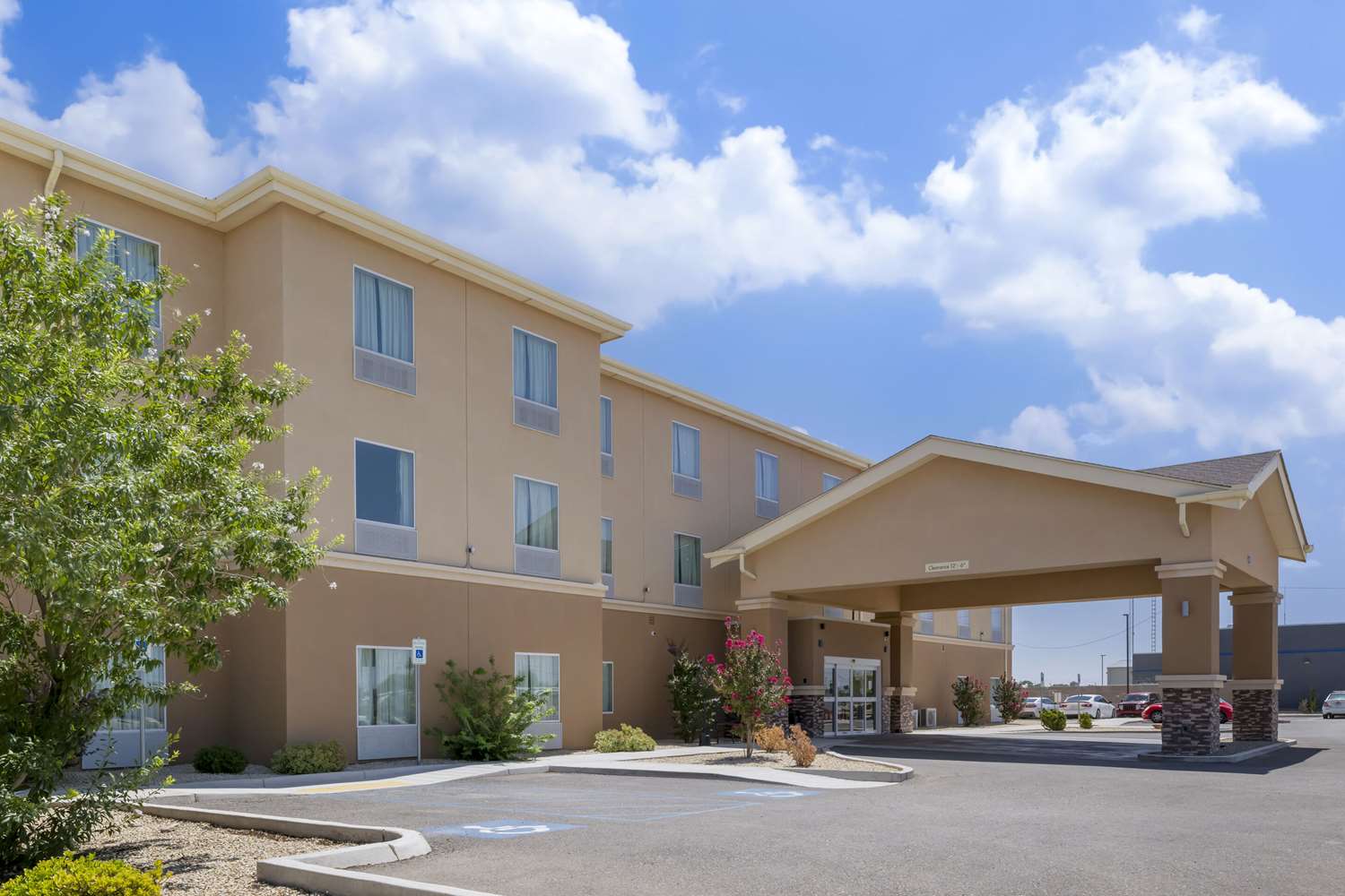 Quality Inn & Suites Carlsbad Caverns Area 41/44