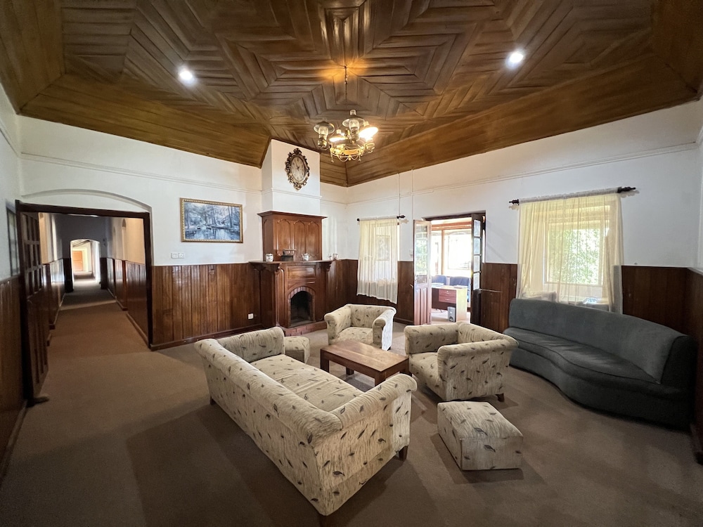 Tea Bush Hotel 40/71
