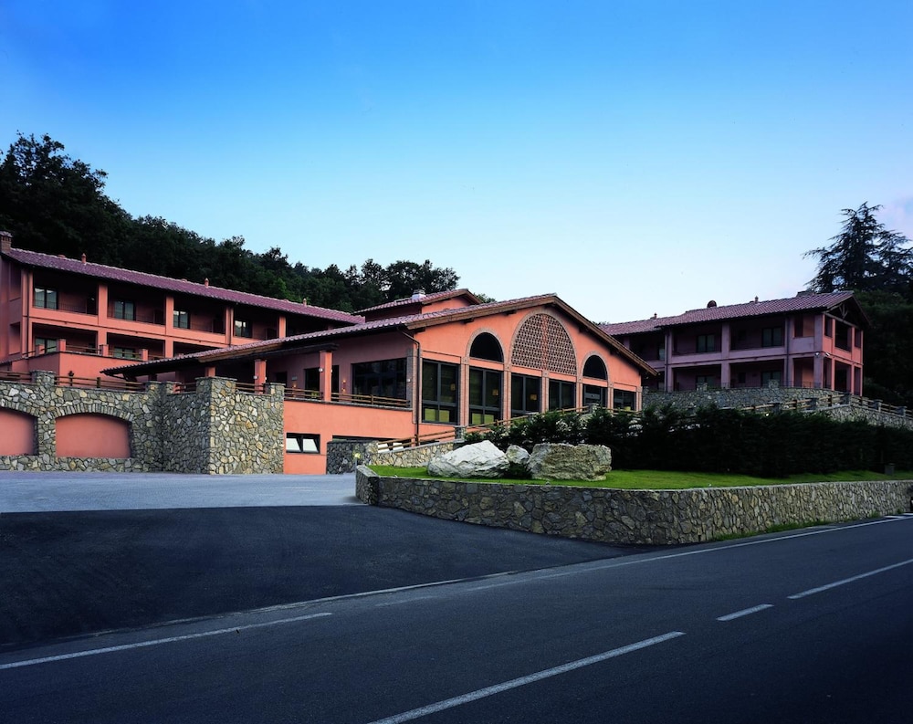 MERIDIANA COUNTRY HOTEL 37/41