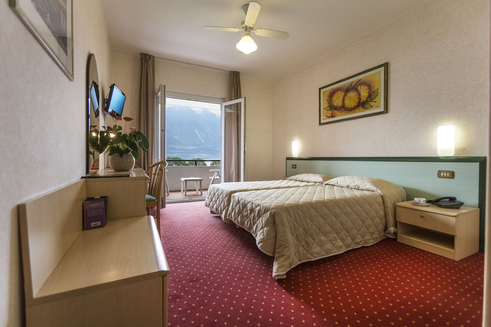 Hotel Du Lac 26/72