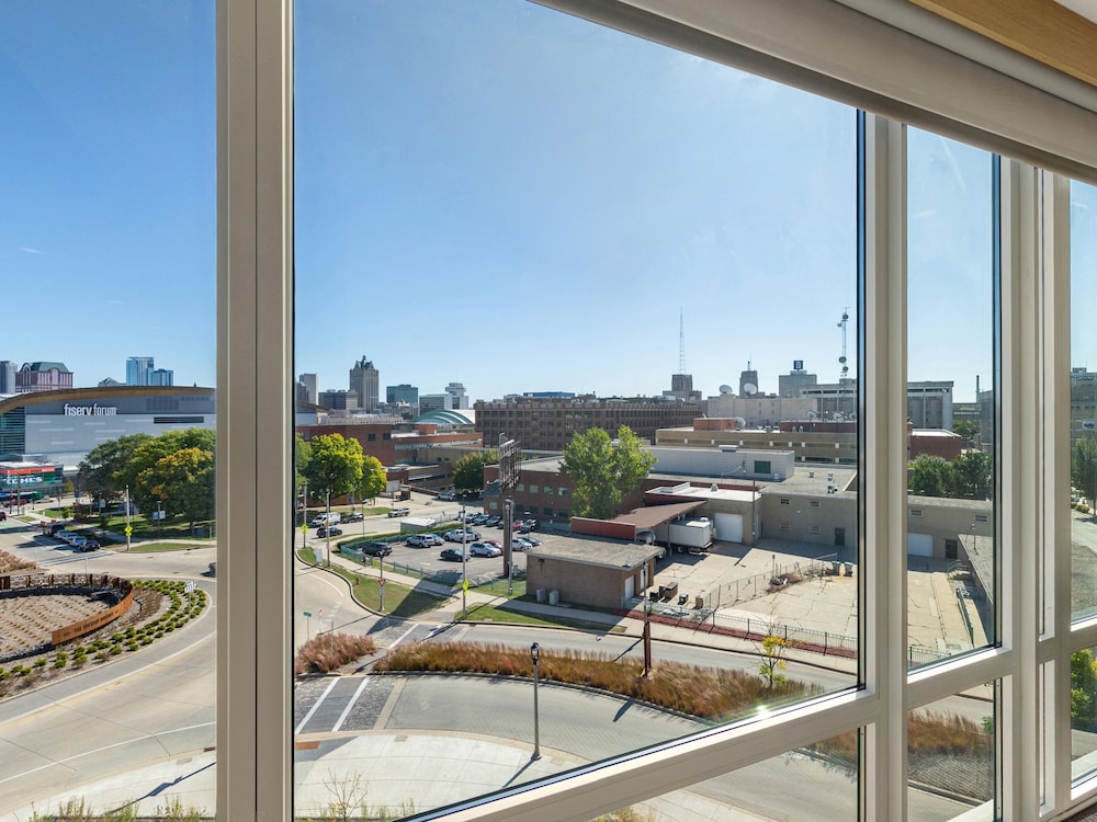 Hyatt Place Milwaukee Downtown 34/71