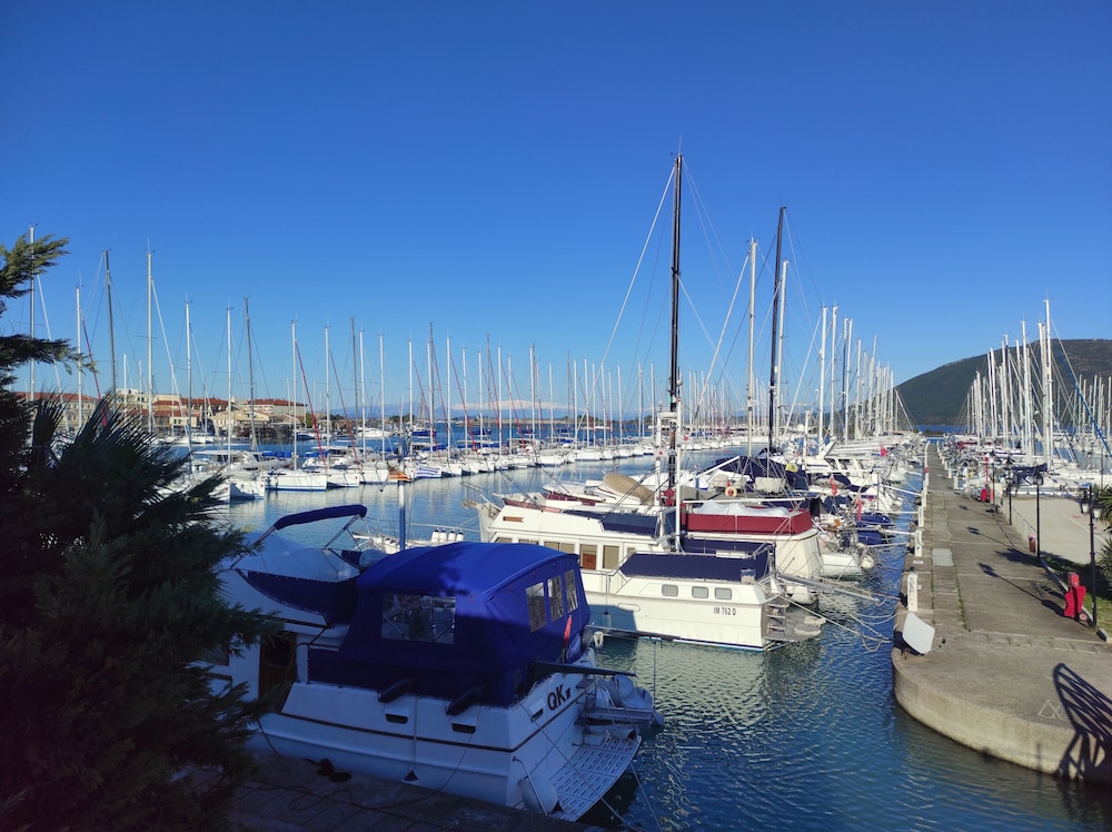 Ianos Bay 15/21