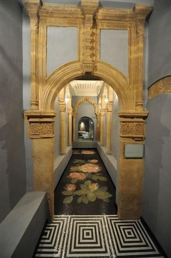 L Alcazar 5/41
