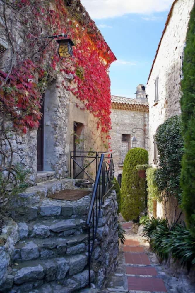 Chateau Eza 25/82