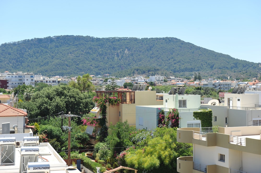 Heleni Beach Hotel in IALYSSOS