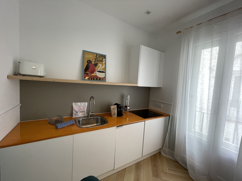Be Mate Gran Via Suites 8/50