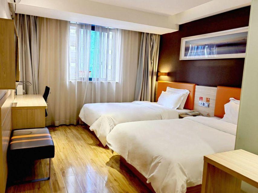 Feature, Twin Beds