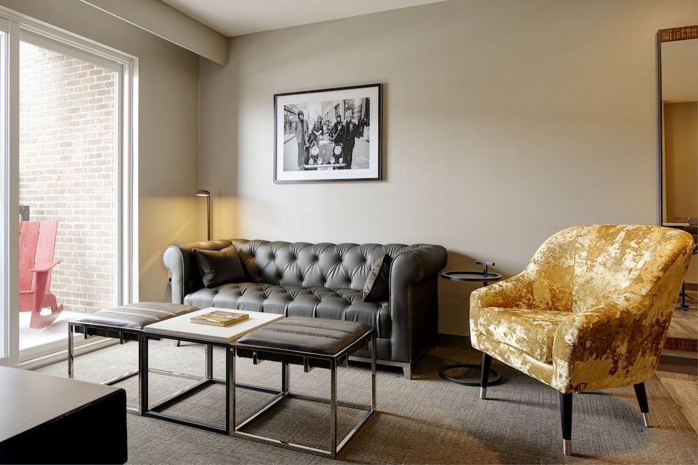Archer Hotel Burlington 35/80
