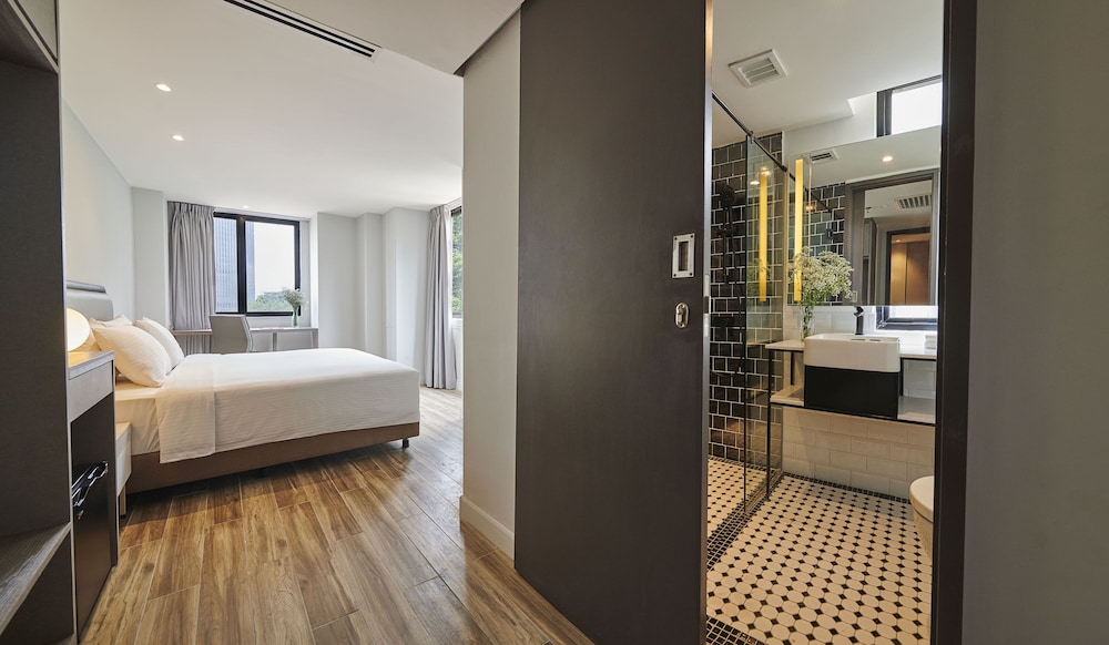 J-Hotel By Dorsett 8/36