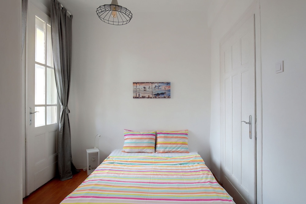 2 BEDROOMS, DELUXE, APARTMENT, CITY VIEW, BALCONY