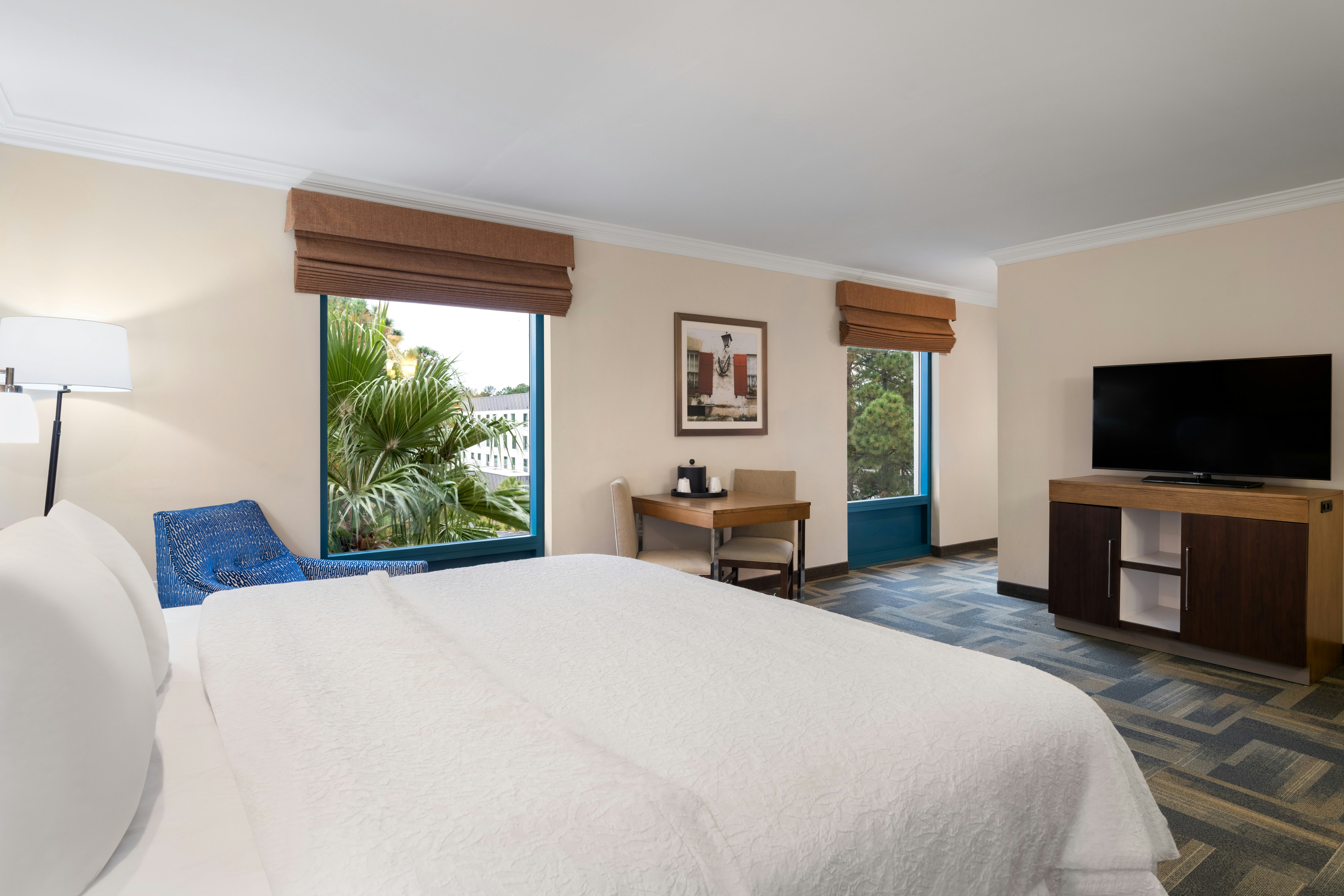 DELUXE, KING BED, JETTED TUB