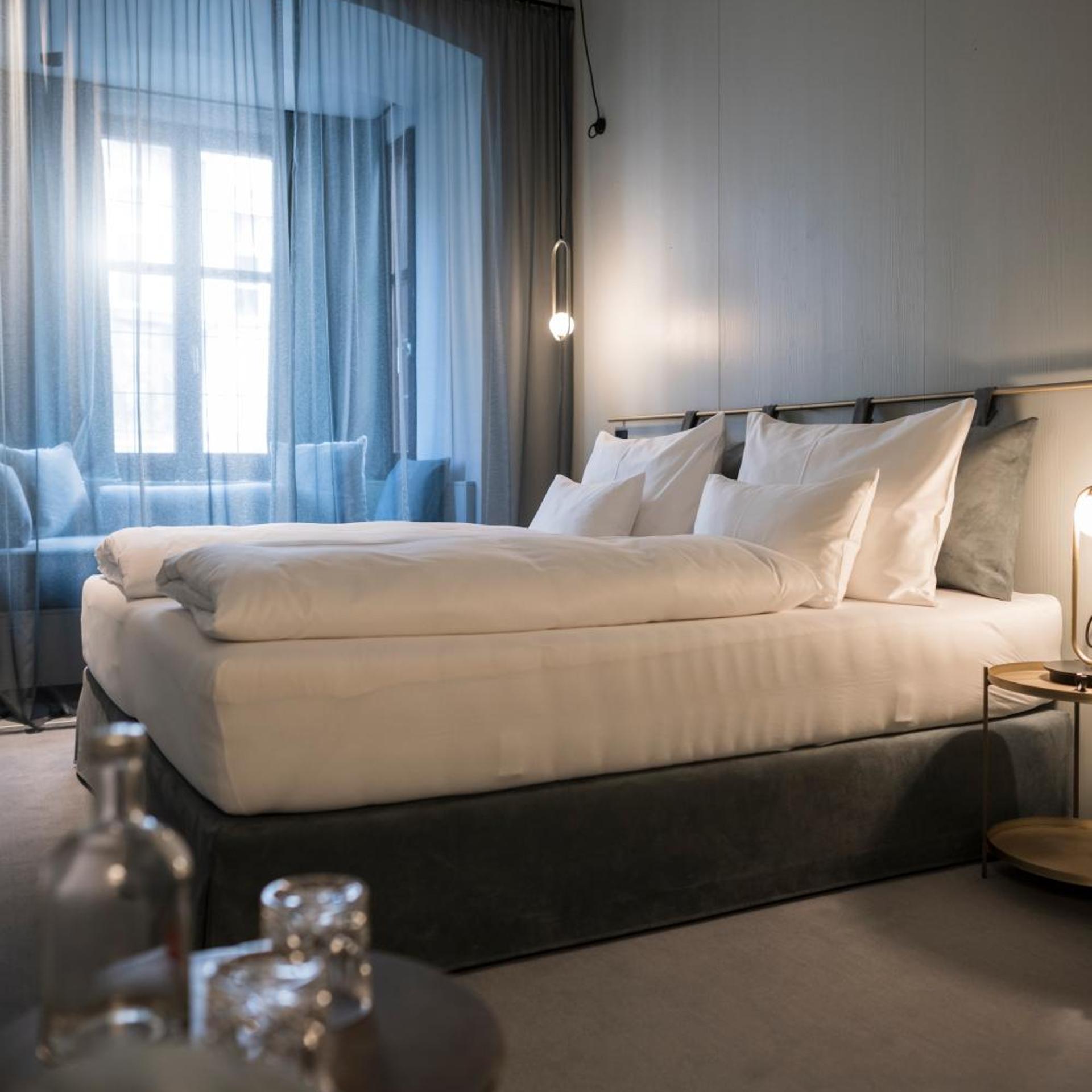 Medium, Double Bed, Golden Roof View