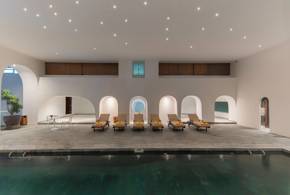 swimming pool spa