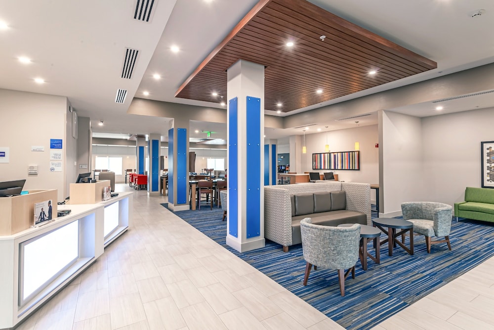 Holiday Inn Express & Suites Columbus - Worthington 13/58