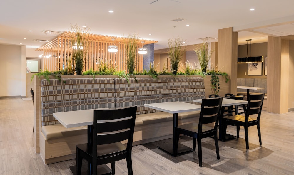 Microtel Inn & Suites by Wyndham Oyster Bay 42/56