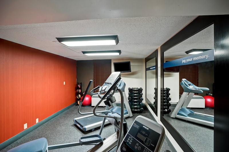 HAMPTON INN NORFOLK NAVAL BASE 22/44
