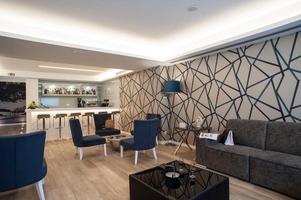 Genesis Hotel 18/30
