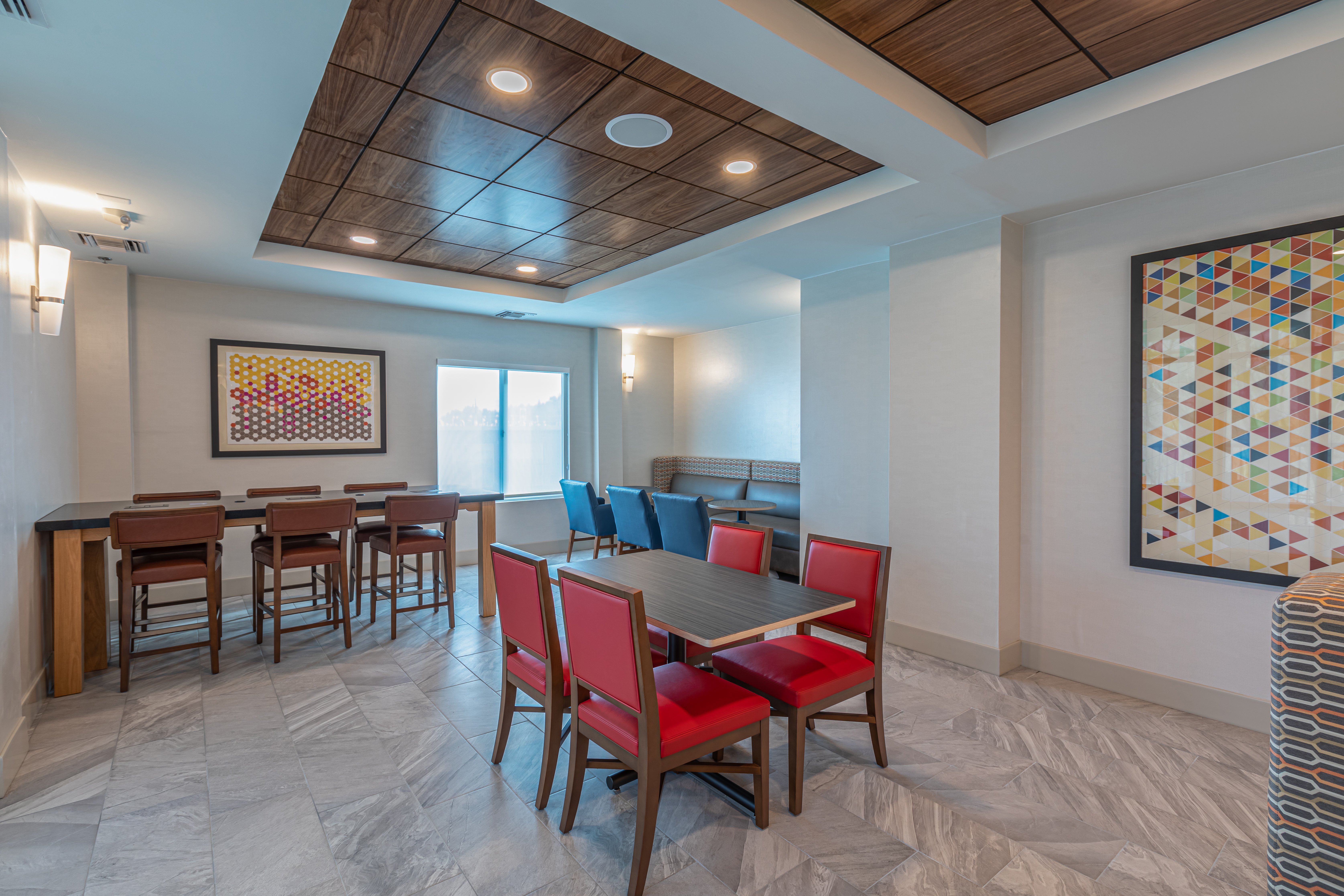 Holiday Inn Express and Suites Asheville Downtown 40/50