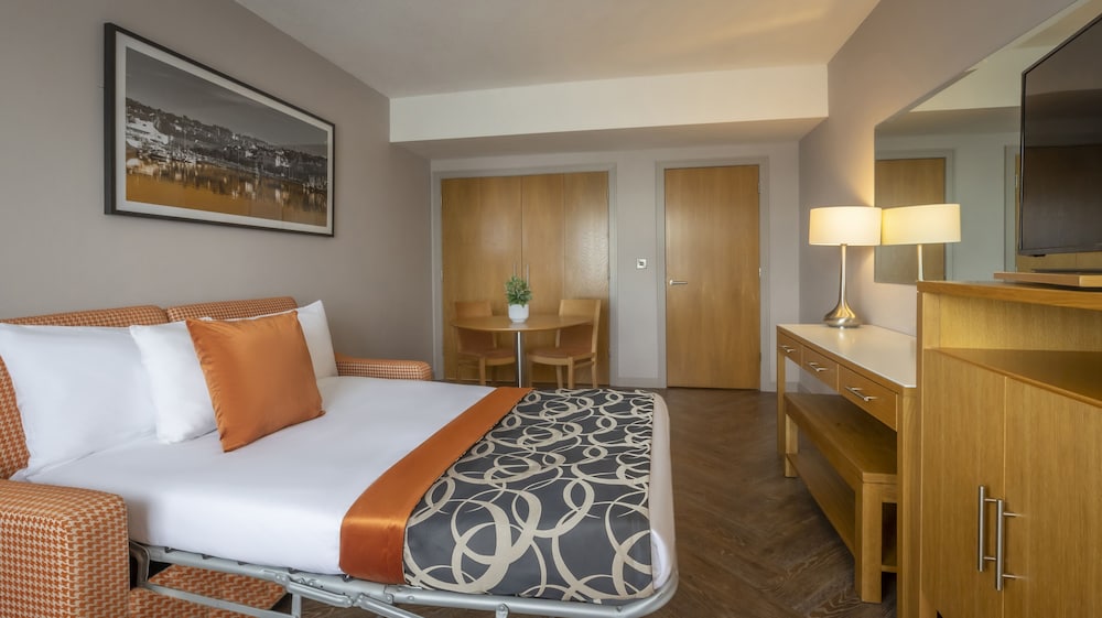 FAMILY SUITE, STANDARD