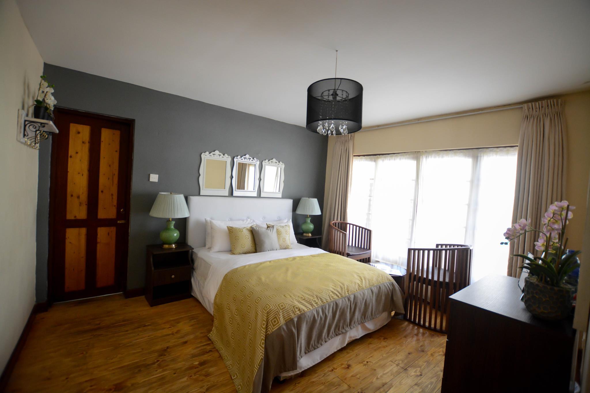 STANDARD, QUEEN BED
