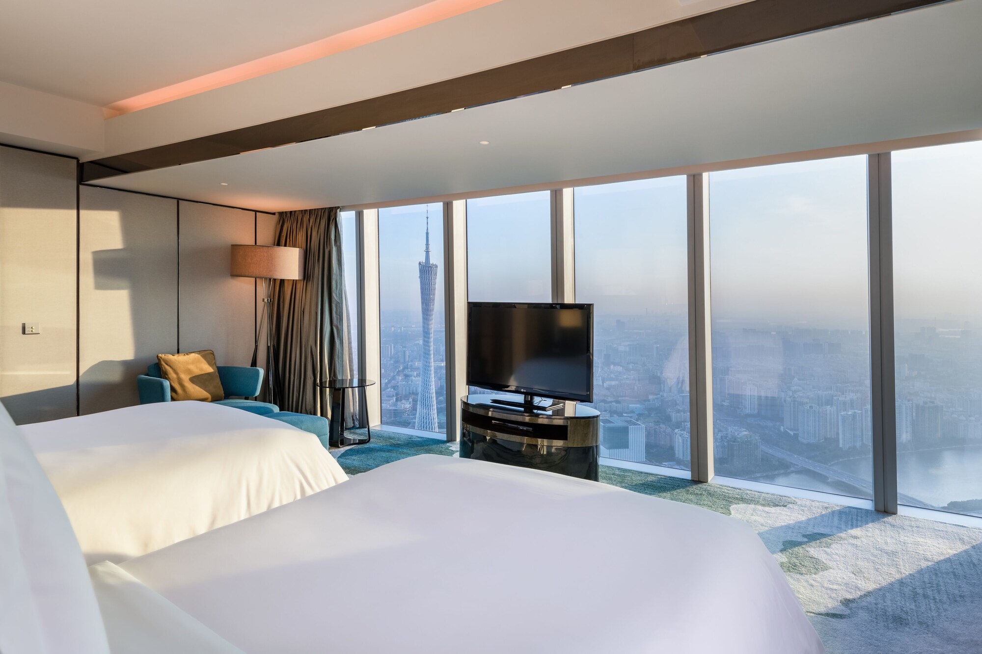 DELUXE, SUITE, TWIN BEDS, CANTON TOWER VIEW