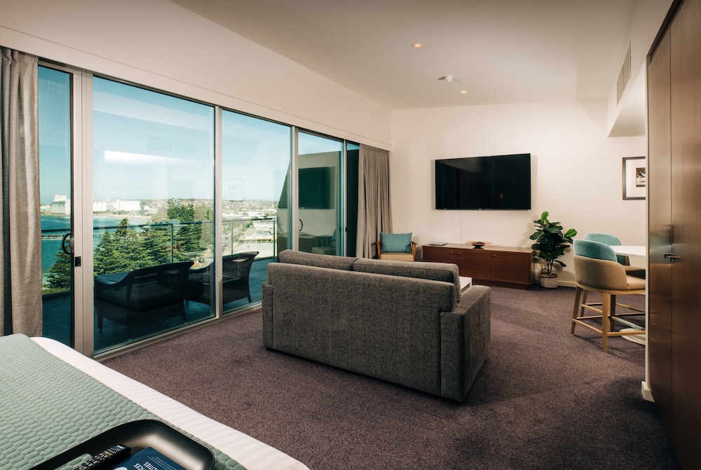 The Port Lincoln Hotel 30/50
