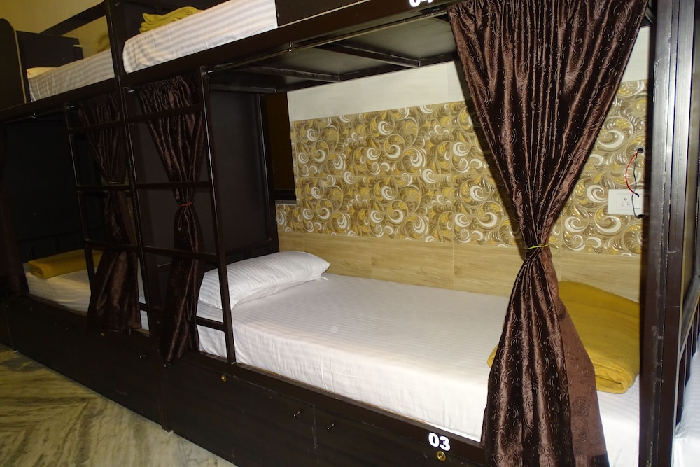 Sunshine Hostels 8/18