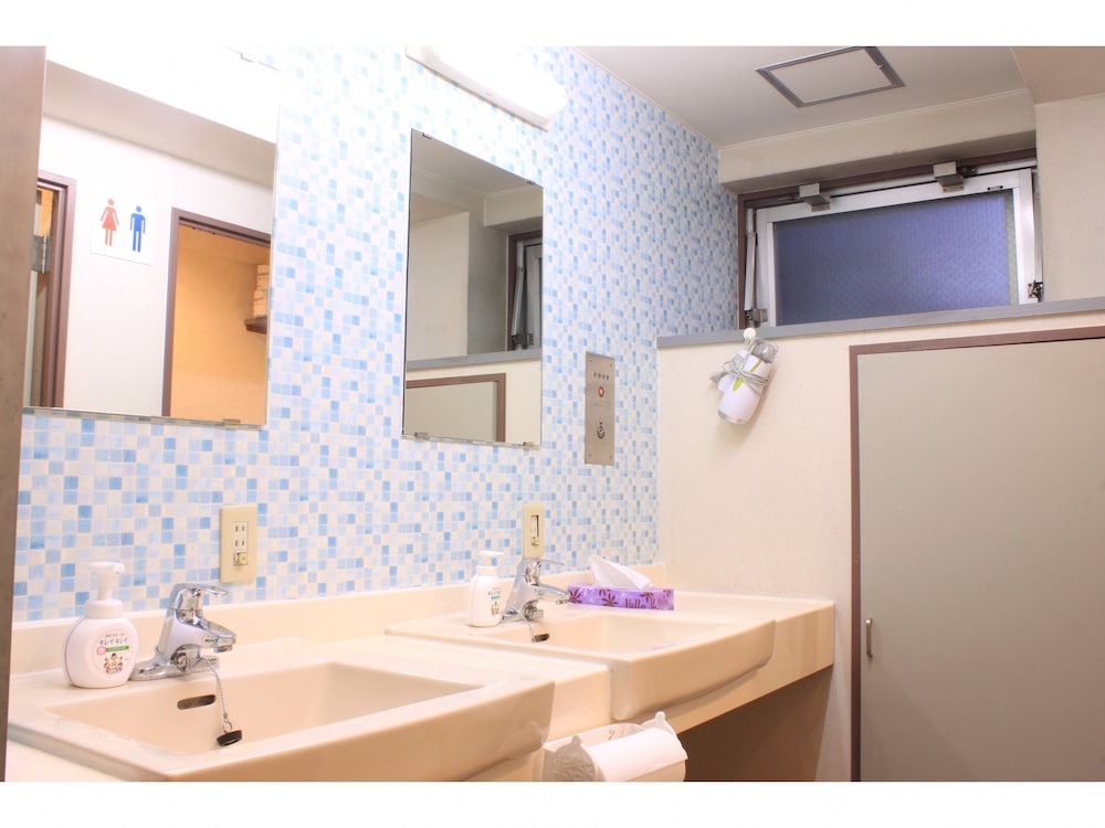 T K Hostel Kobe Sannomiya East 31/37