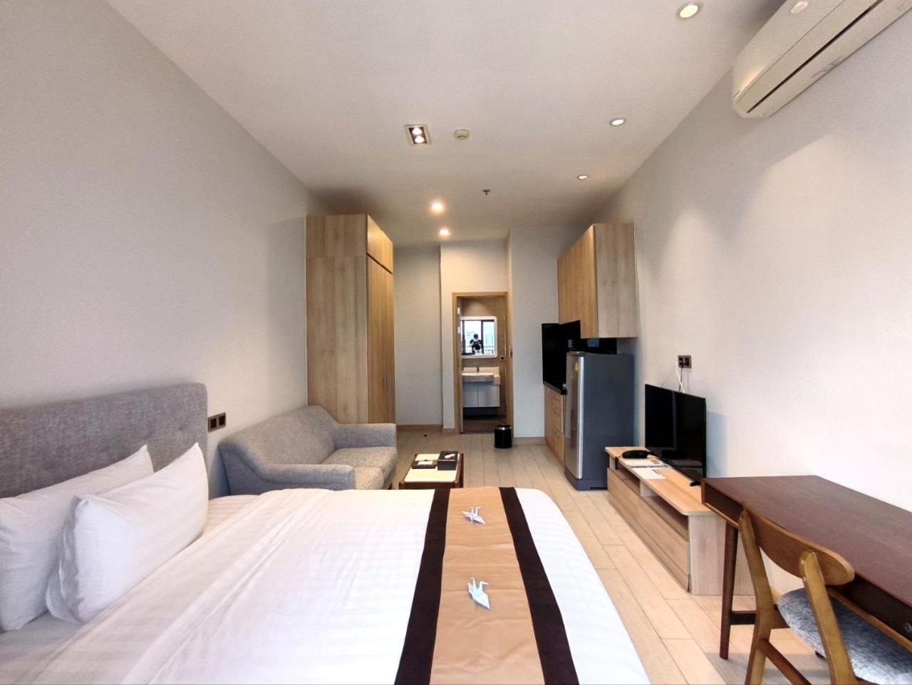 DELUXE, DOUBLE BED