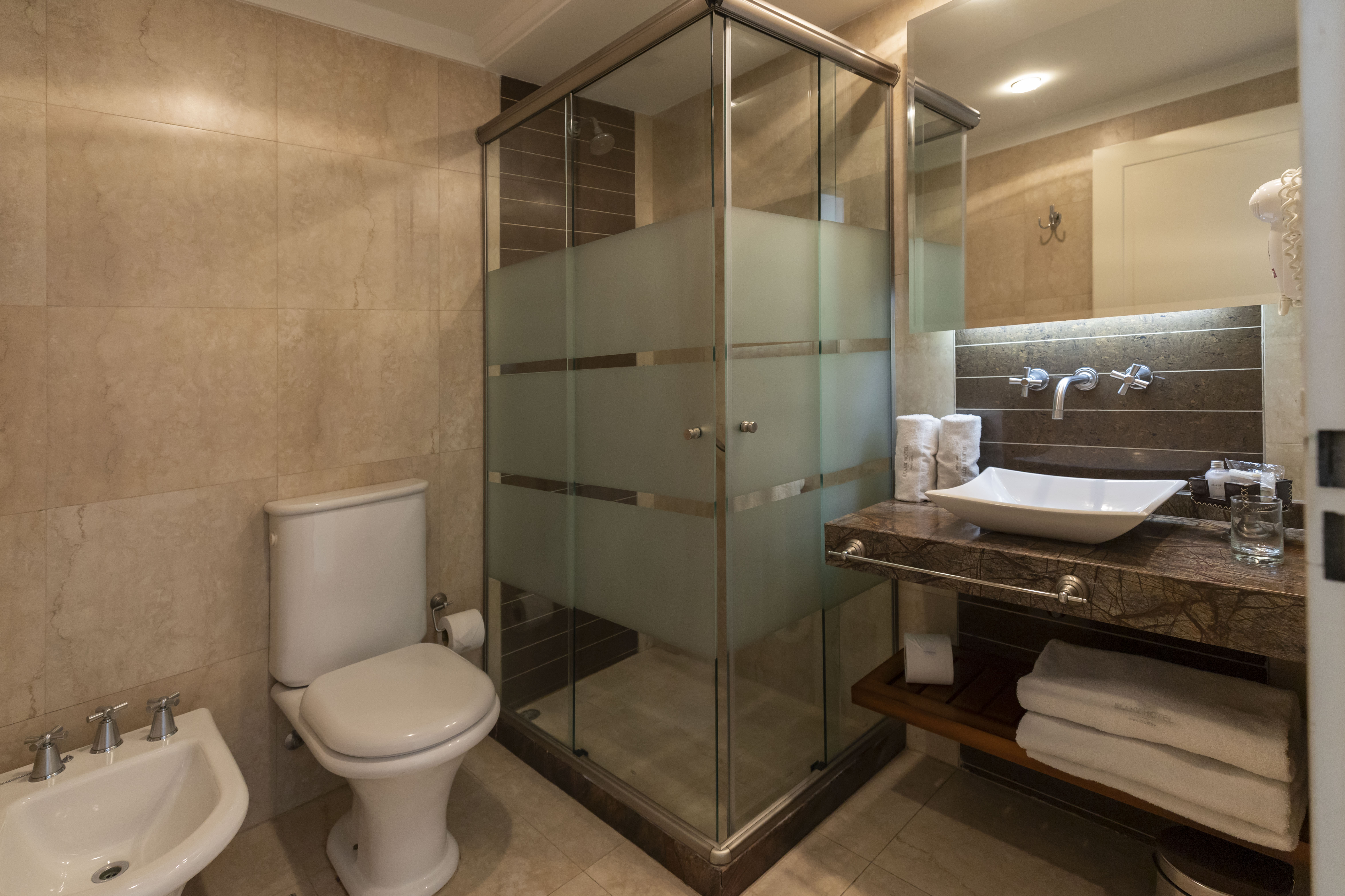 جناح بشرفة، Blank Hotel Recoleta 3/4