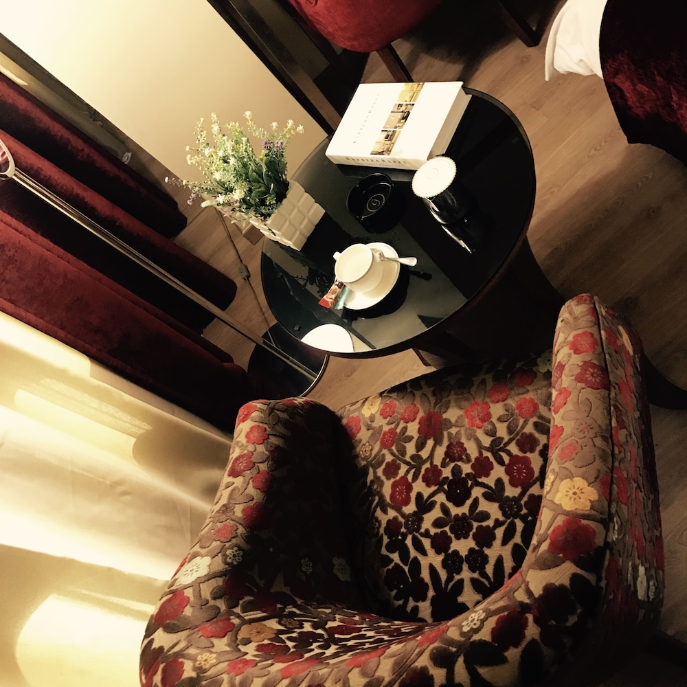 Gems Hotel 55/74