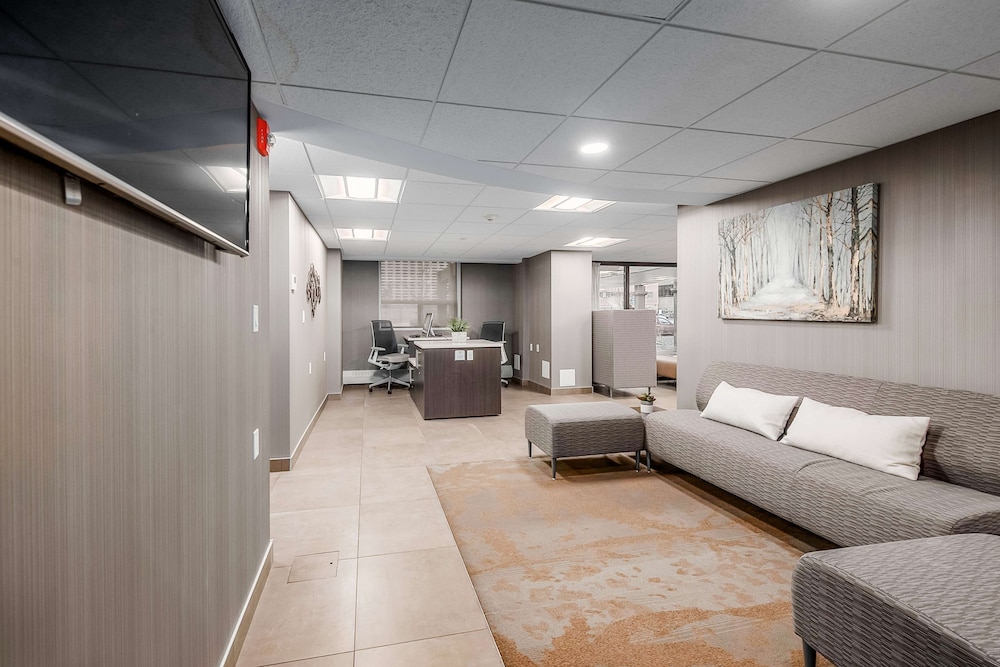 Coast Calgary Downtown Hotel and Suites by APA 18/61