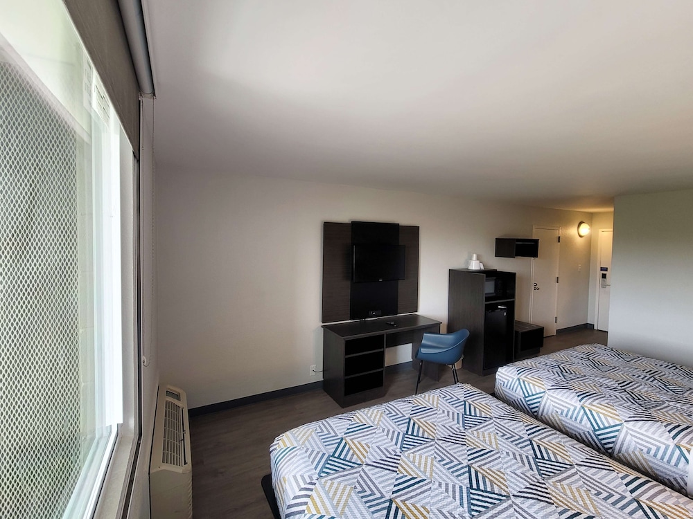 Motel6 Jackson, TN 37/54